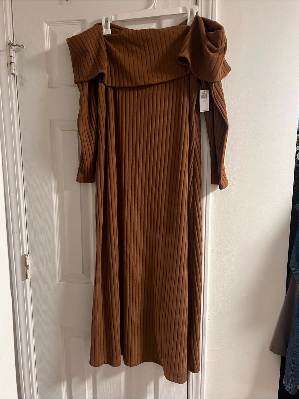 Old Navy Off-Shoulder Ribbed Maxi Dress in Chestnut Brown